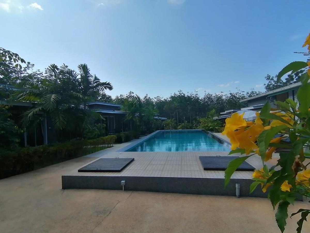 The Herbal Khao Lak Esterno foto